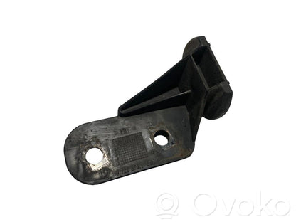 Priekšpusē bampera turētājs