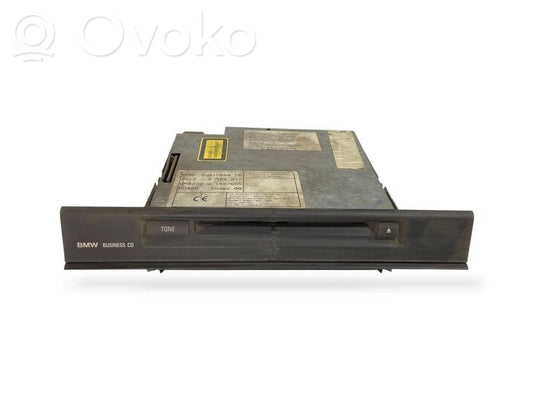 Radio / CD/DVD atskaņotājs / navigācija