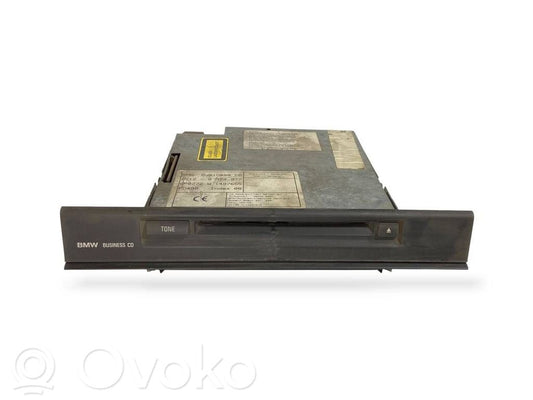 Radio / CD/DVD atskaņotājs / navigācija
