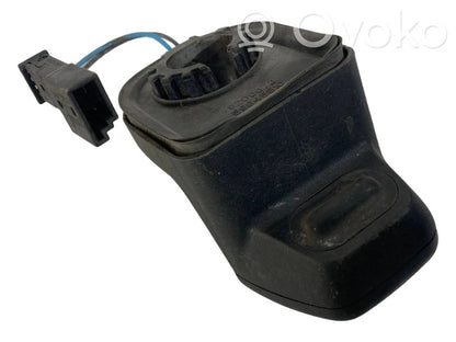 Aizmugurējā stikla aizmugurējā stikla atvēršanas rokturis