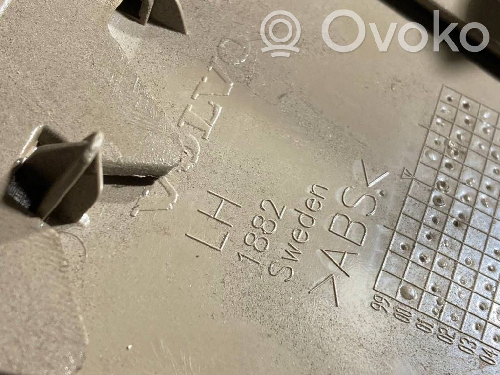 (D) statņa dekoratīvā apdare (apakšdaļa)