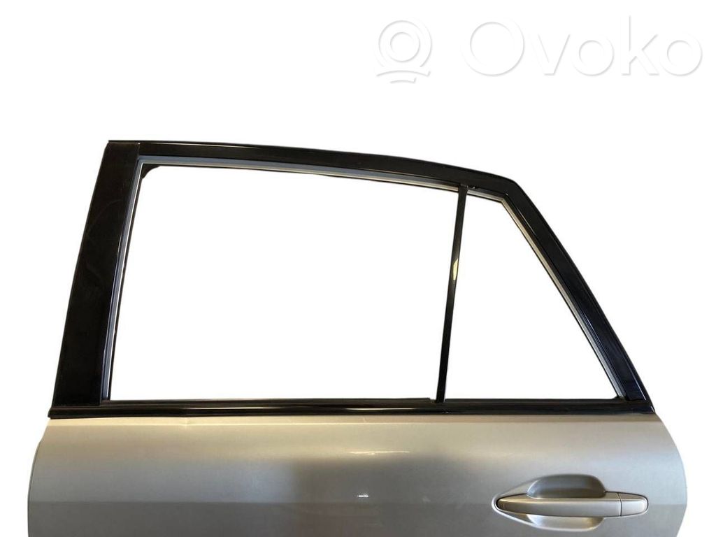 Aizmugurējās durvis