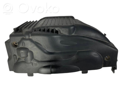 Dzinēja pārsegs (dekoratīva apdare)