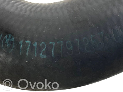 Caurulīte (-es) / šļūtene (-es)