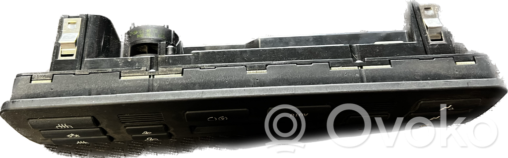 Air conditioning / climate control / interior heating control unit (in the passenger compartment)