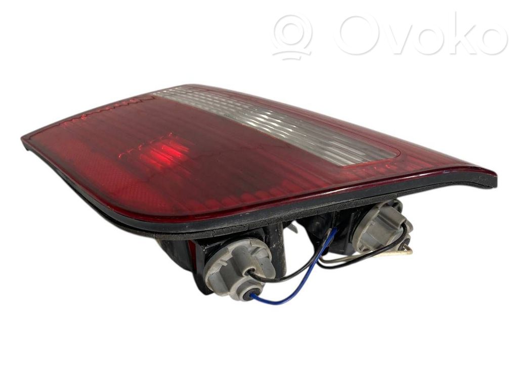 Aizmugurējais lukturis pārsegā