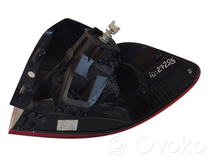 Aizmugurējais lukturis virsbūvē