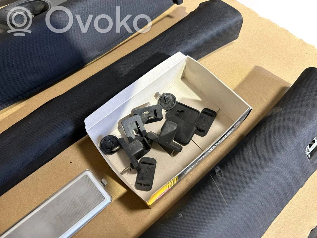 (C) statņa dekoratīvā apdare