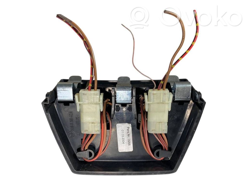 12 V ligzda (aizmugure)