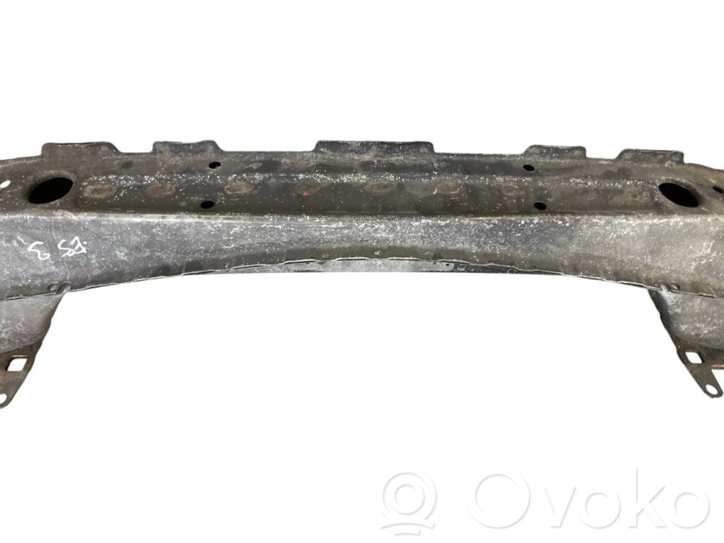 Priekšpusē bampera sija / balka