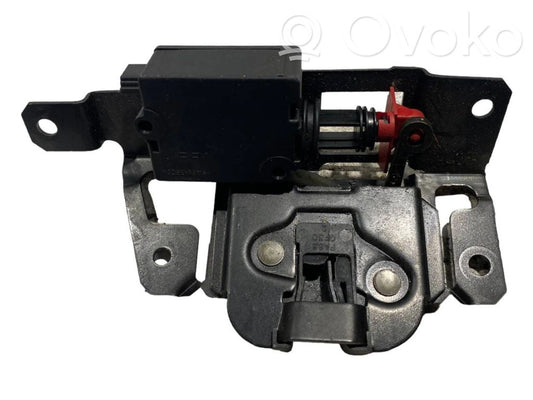 Замок задней крышки