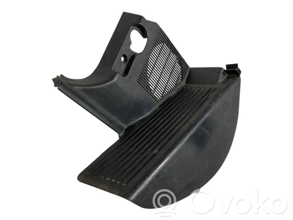 Kāju zonas sānu dekoratīvā apdare