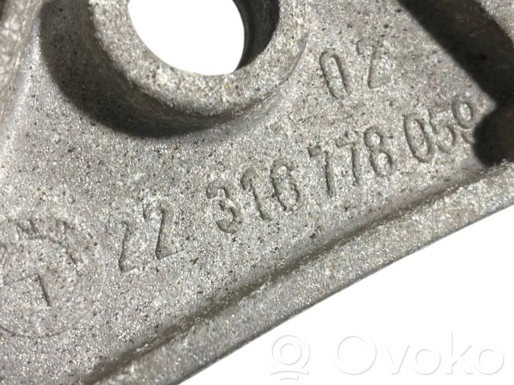 Transmission mounting bracket