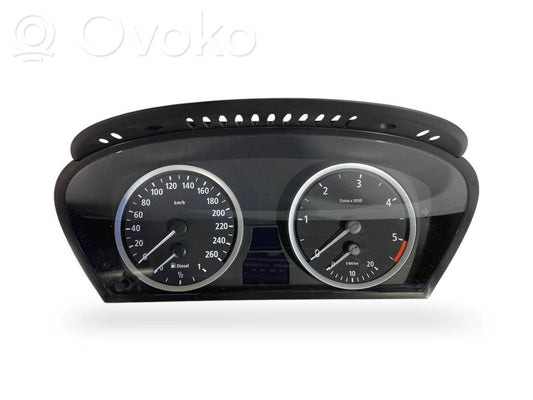 Speedometer (in the instrument panel)