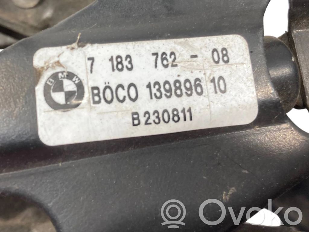 Dzinēja pārsega slēdzene