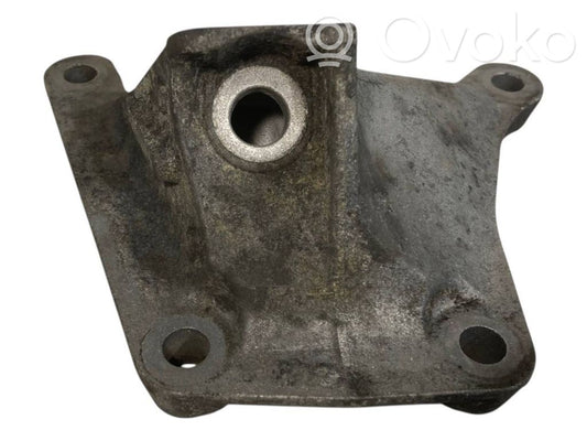 Engine mounting bracket