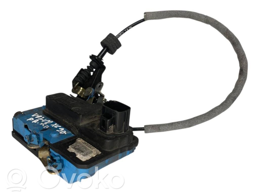 Priekšpusē slēdzene