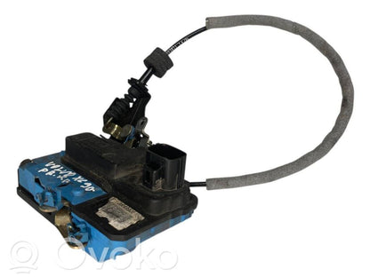 Priekšpusē slēdzene