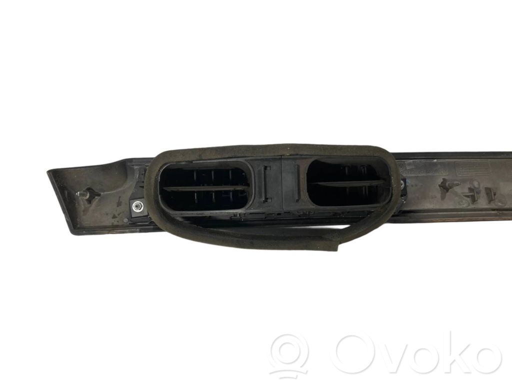 Paneļa dekoratīvās apdares vairogs (centrālais)