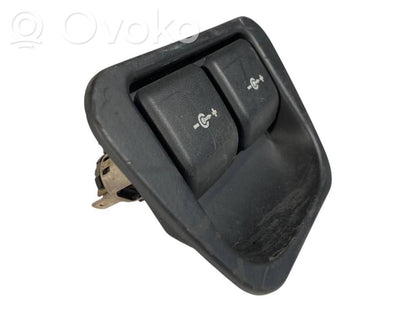 12 V ligzda (aizmugure)