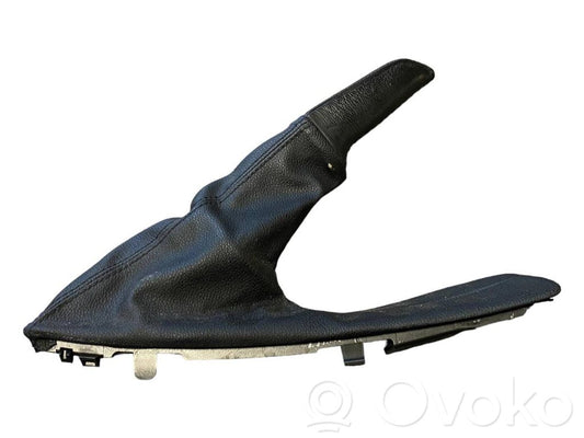 Rokas bremzes dekoratīvā apdare