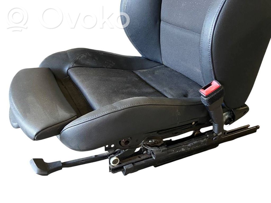 Sēdekļu komplekts