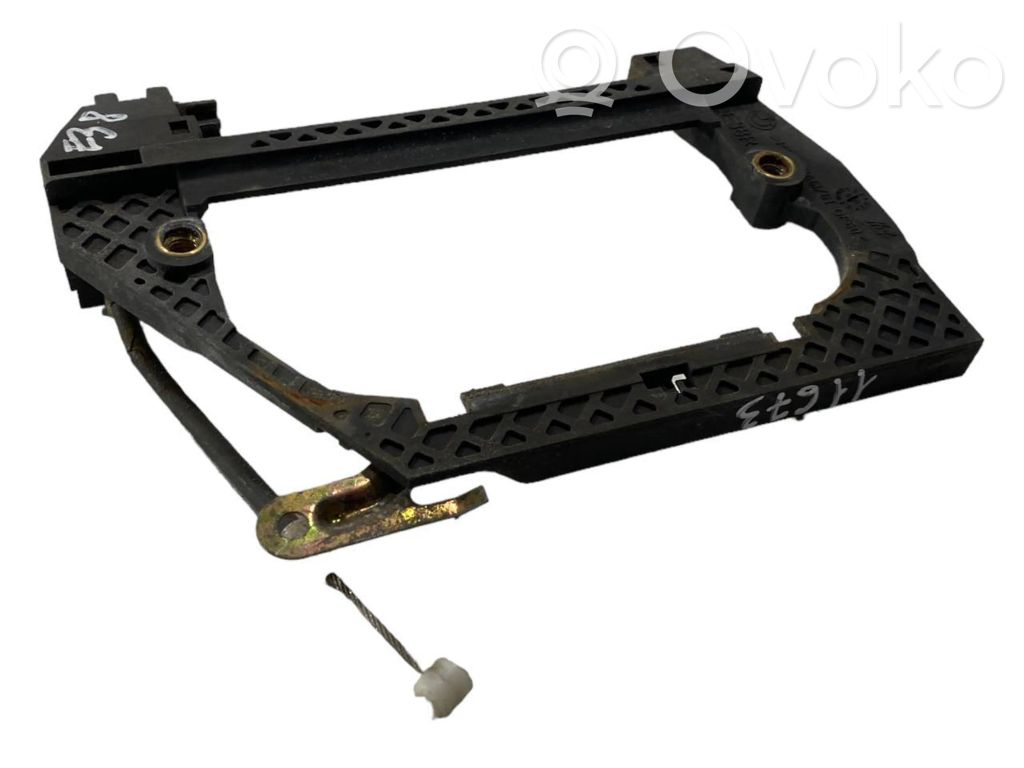 Aizmugurē turētājs / kronšteins ārējam atvēršanas rokturim