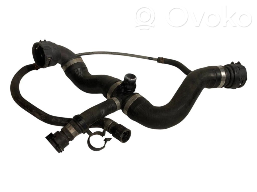 Caurulīte (-es) / šļūtene (-es)