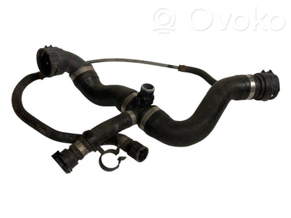 Caurulīte (-es) / šļūtene (-es)