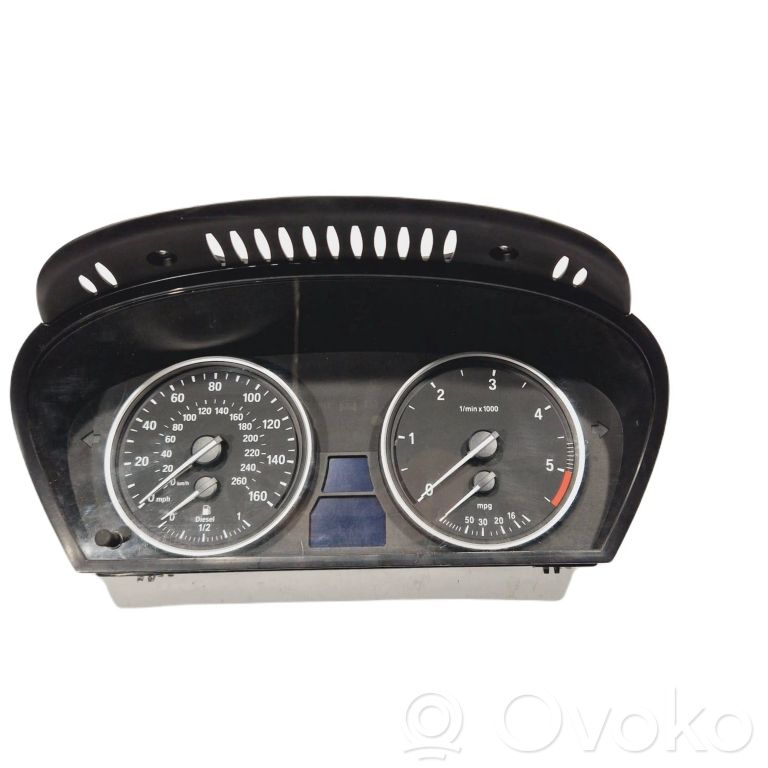 Speedometer (in the instrument panel)