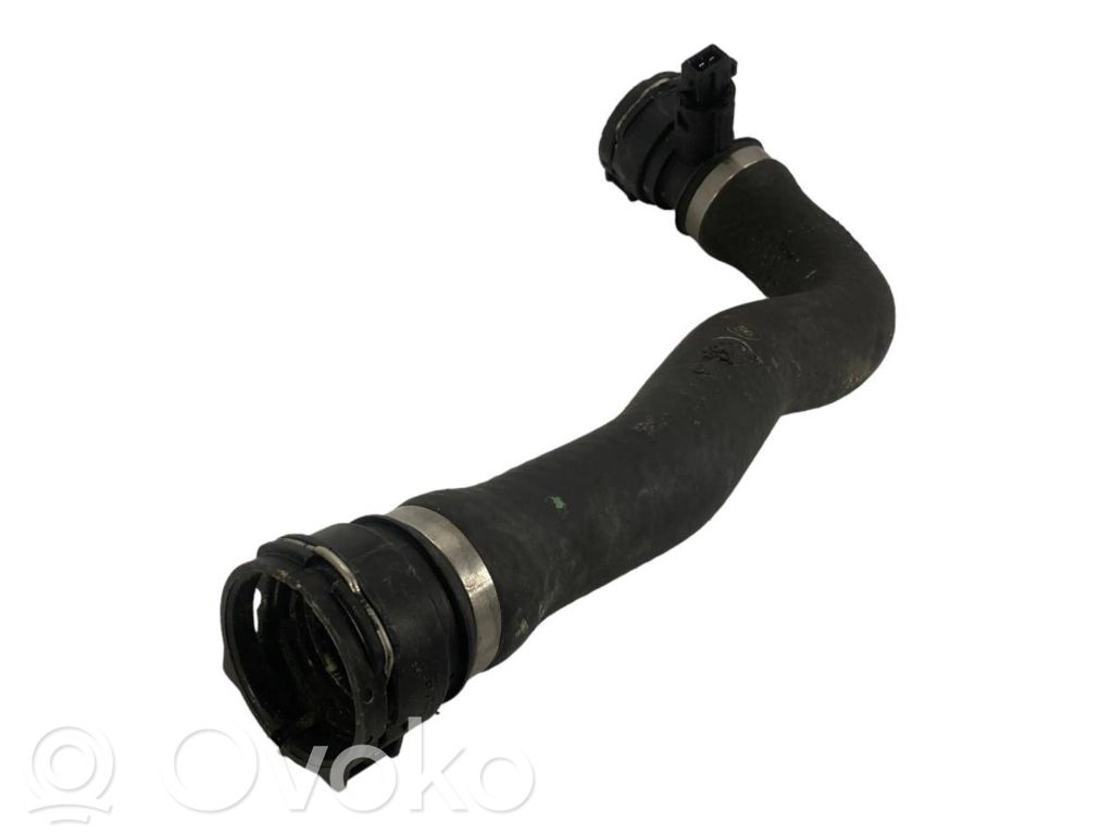 Caurulīte (-es) / šļūtene (-es)