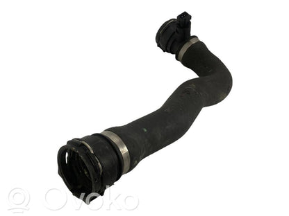 Caurulīte (-es) / šļūtene (-es)