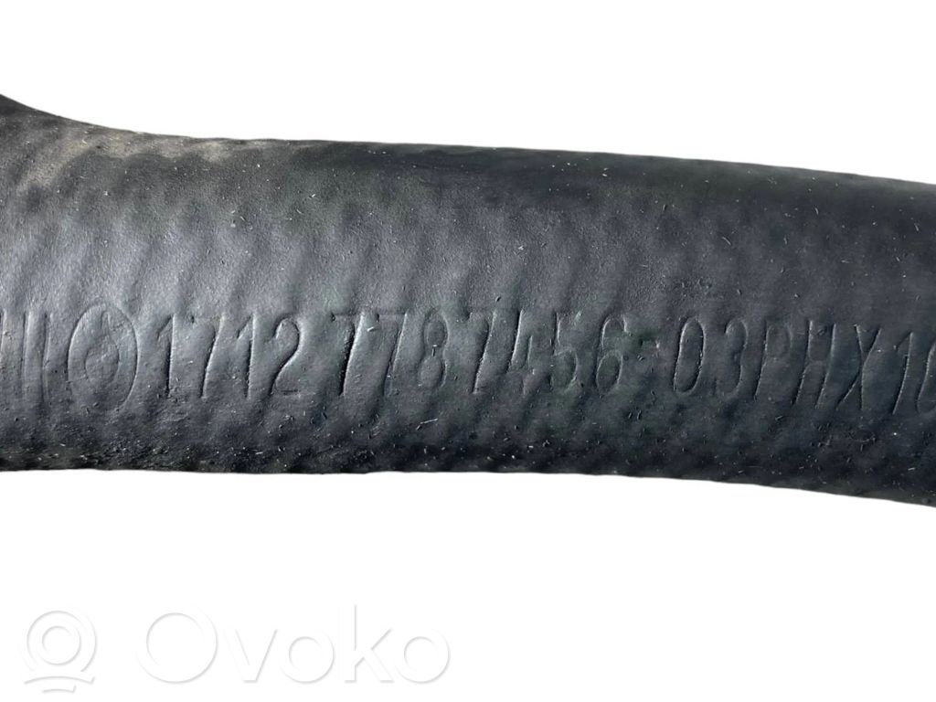 Caurulīte (-es) / šļūtene (-es)