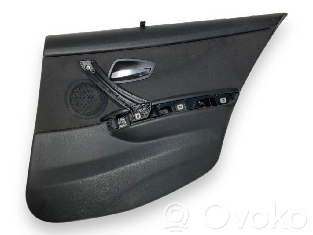 Apšuvums aizmugurējām durvīm