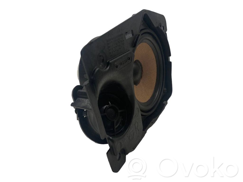 Skaļrunis (-i) pakaļējās durvīs