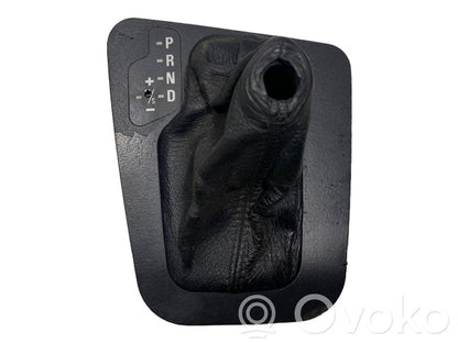 Ātrumu pārslēgšanas sviras dekoratīvā apdare (plastmasas)