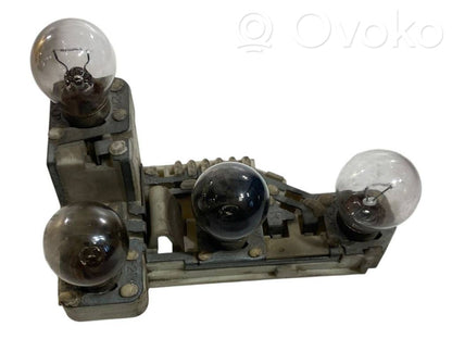 Aizmugures spuldzes vāka turētājs