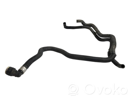 Caurulīte (-es) / šļūtene (-es)