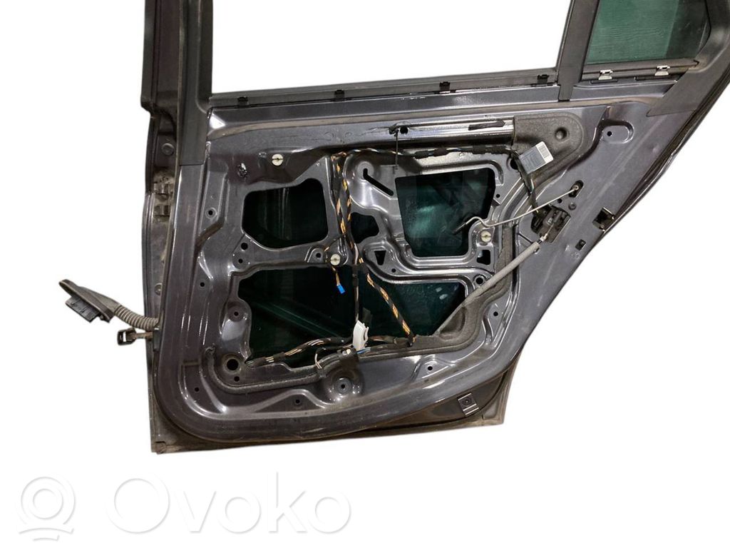 Aizmugurējās durvis