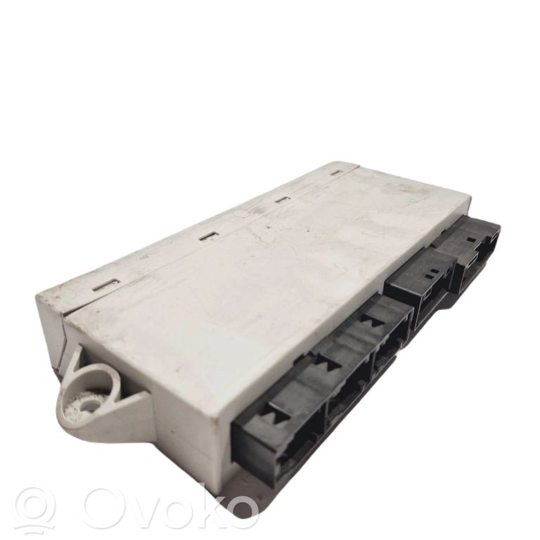 Durvju vadības bloks