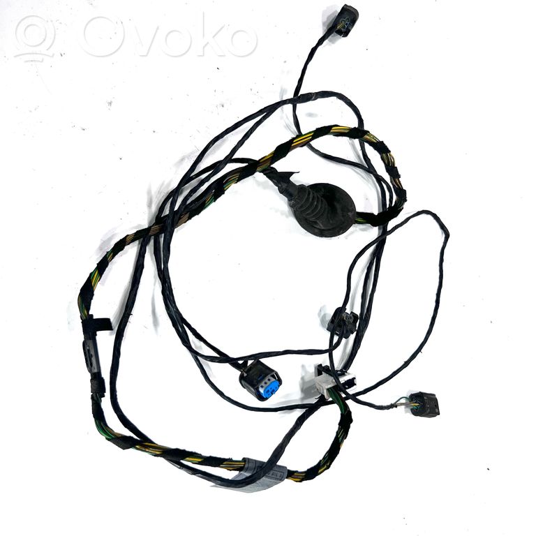 Parkošanas (PDC) sensoru vadu instalācija