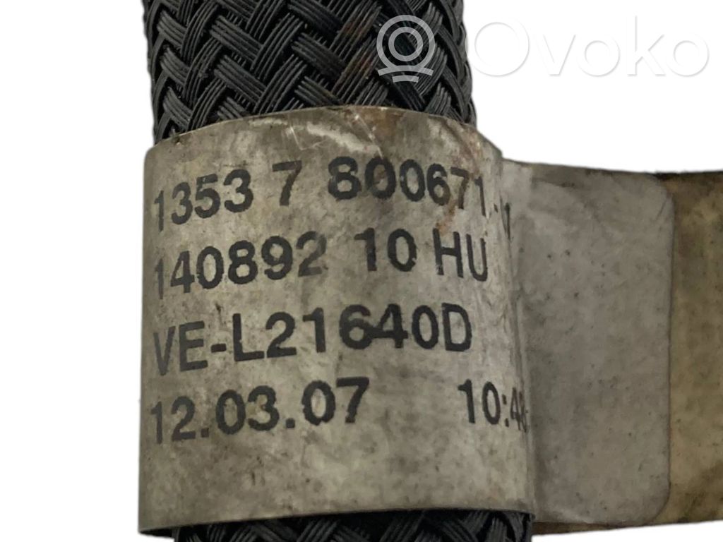 Caurule (-es) / šļūtene (-es)