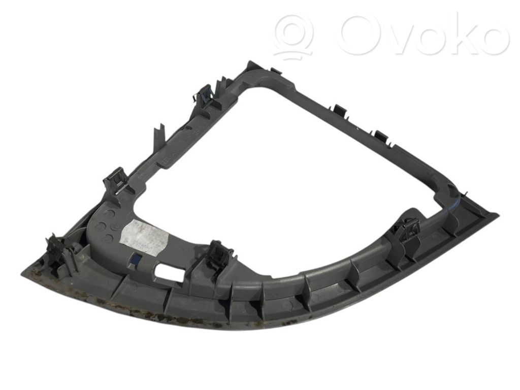 Ātrumu pārslēgšanas sviras dekoratīvā apdare (plastmasas)