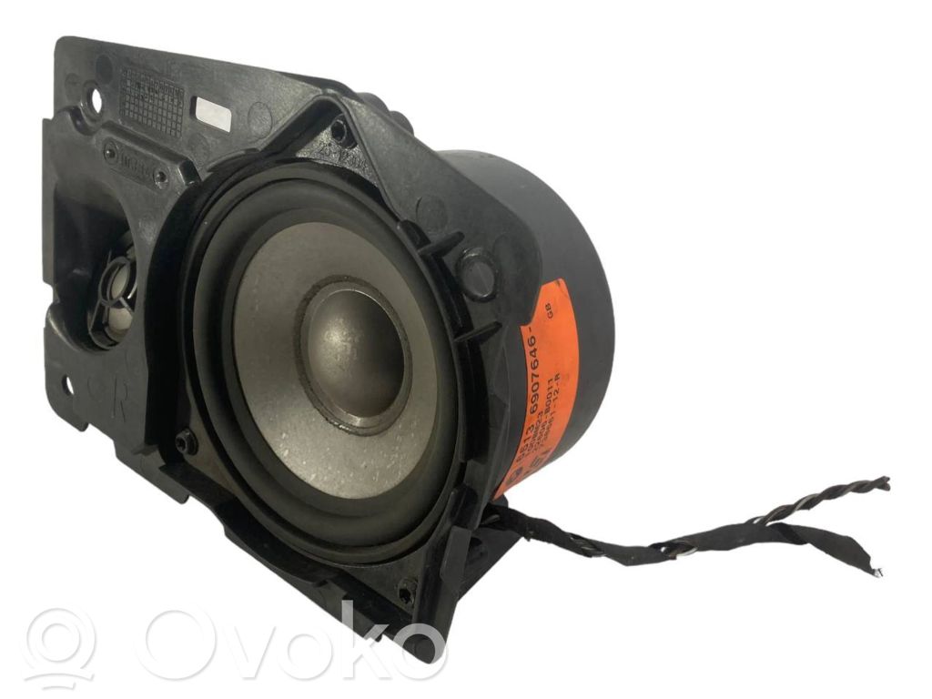 Skaļrunis priekšējā panelī