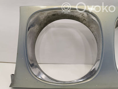 Priekšējā luktura dekoratīvā apdare