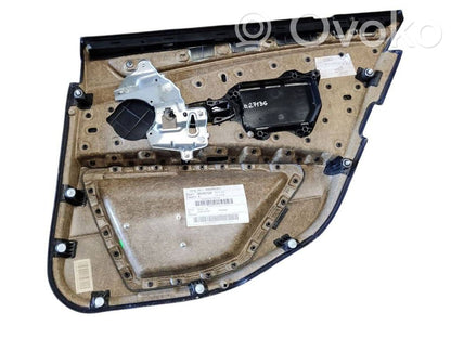 Apšuvums aizmugurējām durvīm