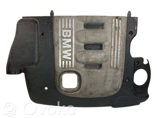 Dzinēja pārsegs (dekoratīva apdare)