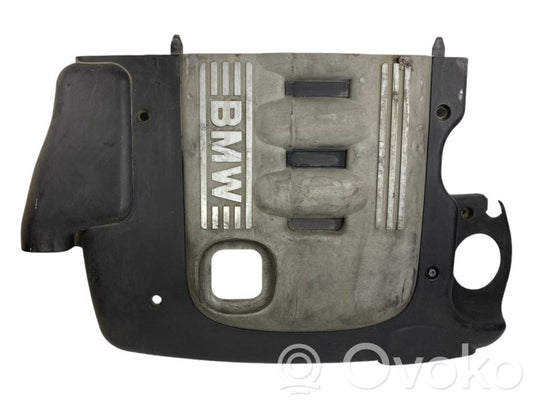 Dzinēja pārsegs (dekoratīva apdare)