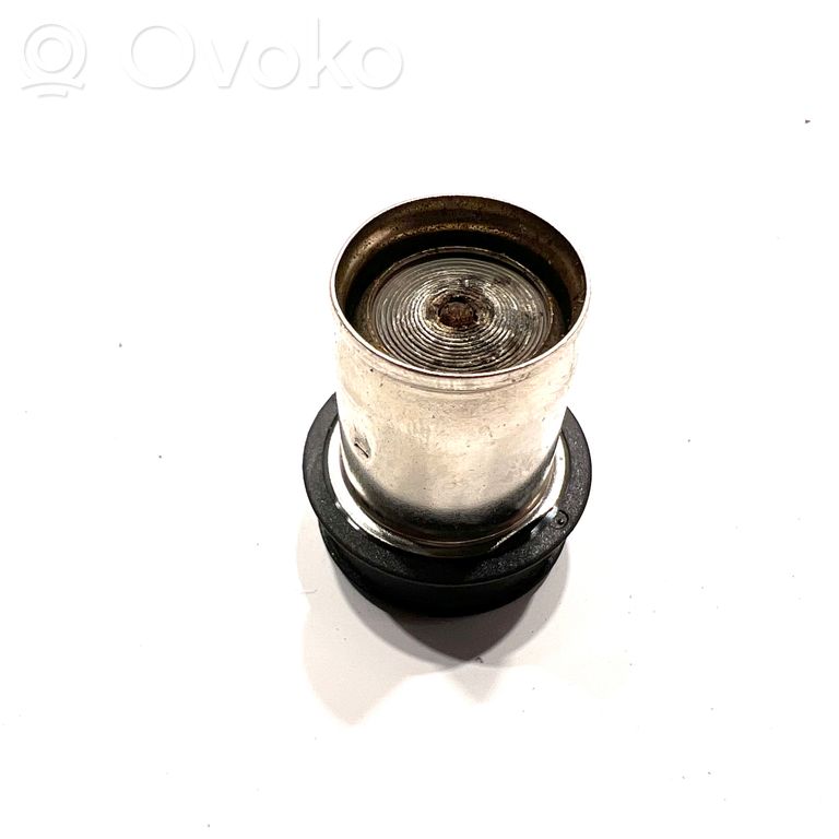 12 V ligzda (priekšā)