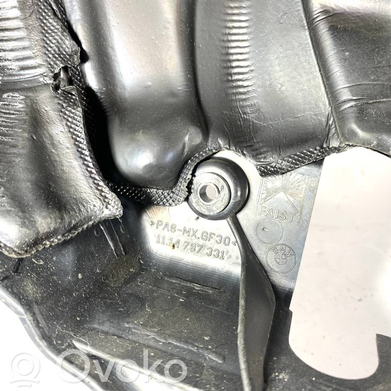 Dzinēja pārsegs (dekoratīva apdare)